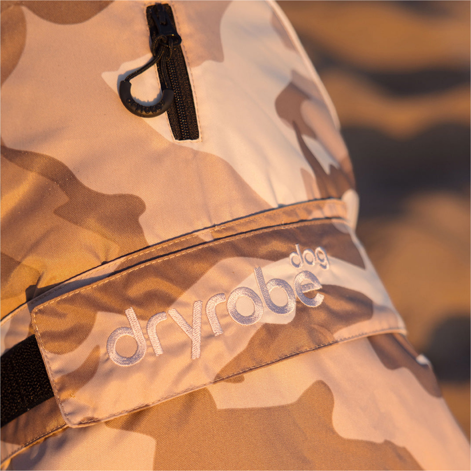 2026 Dryrobe Dog Coat V3DRDC - Sand Camo